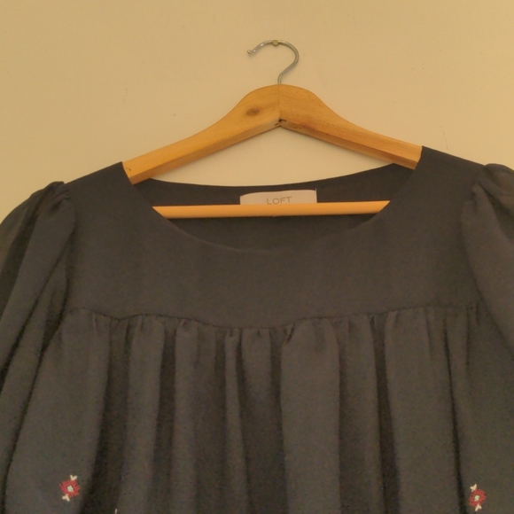 Flowy Blouse - Picture 4 of 6